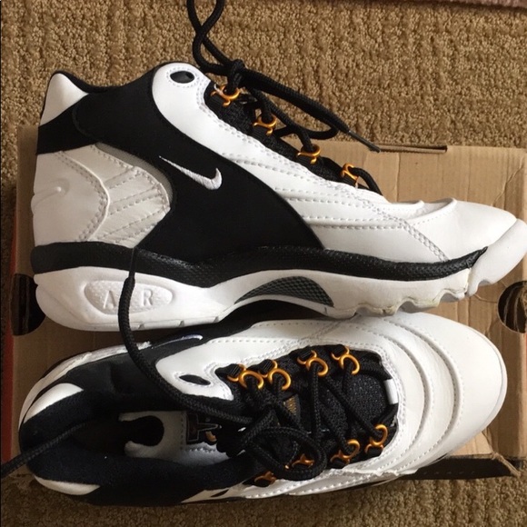 Nike Shoes - NIB Nike AIR WORLD VIVO